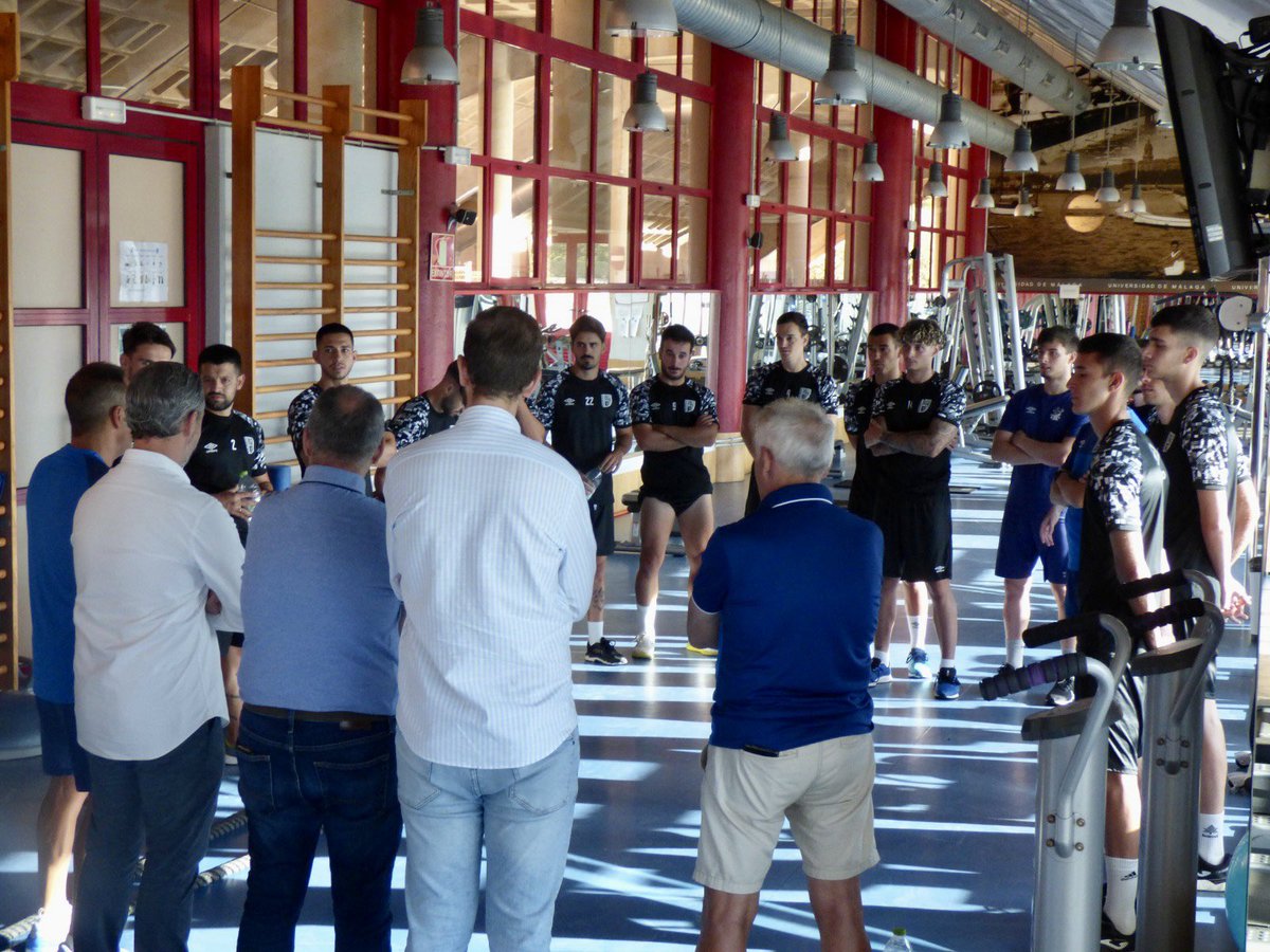 👤📸 Hoy hemos recibido la visita de <a href="/juanBravoBaena/">Juan Bravo Baena</a>, ex Consejero de Haciende de la <a href="/AndaluciaJunta/">Junta de Andalucía</a>, en nuestro entrenamiento matinal

🔙 Juan Bravo coincidió con <a href="/tetefutsal10/">TETE</a> en el Vijusa Valencia, equipo que ganó la Copa de España 2002 con jugadores como Fede Vidal o <a href="/faluco8/">fali 8</a>