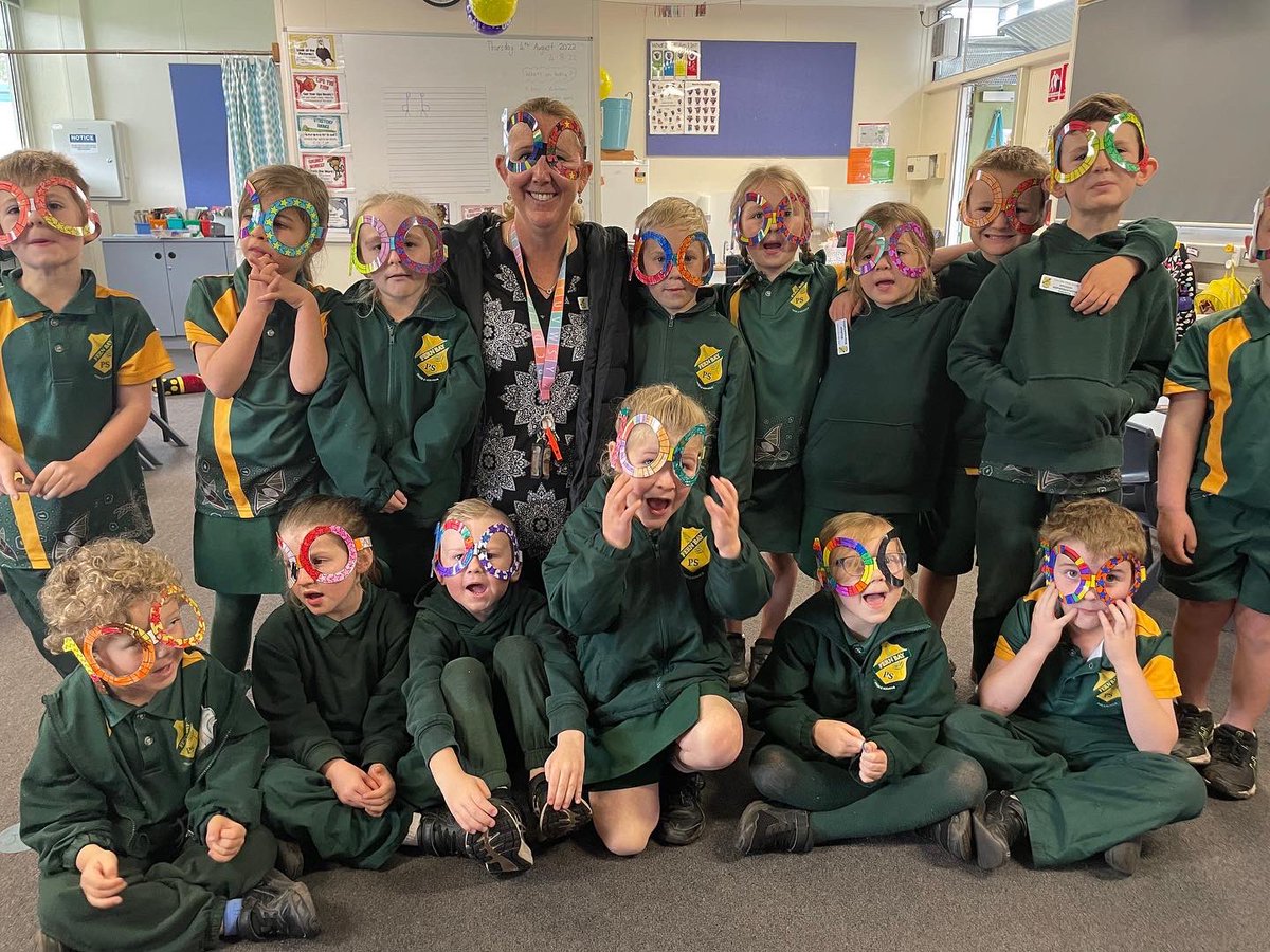 fernbayps's tweet photo. 100 days smarter and 100 days older! Our Kindergarten students celebrating 100 days of learning! #LoveWhereYouLearn #EdWeek22 #kindergartenatfernbay https://t.co/NGXi5ycN9F