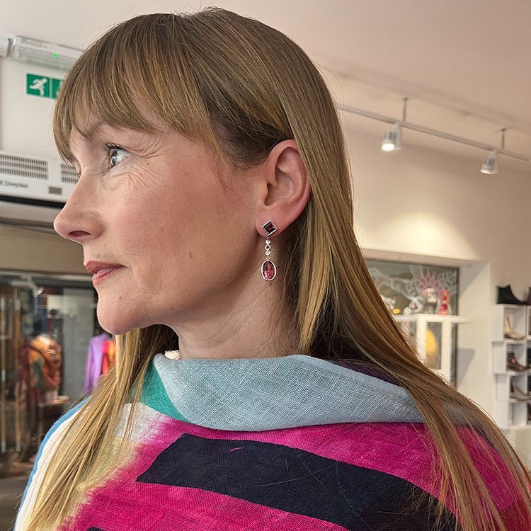 We had a great time providing the accessories for the 'We Get It' charity catwalk show in Bath recently. The models absolutely hit it out of the park wearing the collective creations of Carole Waller, Chanii B and Wylde! Thank you to all involved! 🎨💃