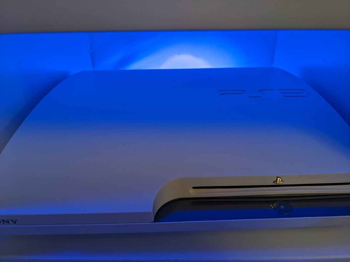 SimplyAustins's tweet photo. I transplanted my PS3 into a white shell, got to say, it looks much smarter now.

This one is home-brewed. Let's me play all my collection from the hard drives instead of my discs... Much easier! https://t.co/yNH0CYSI43