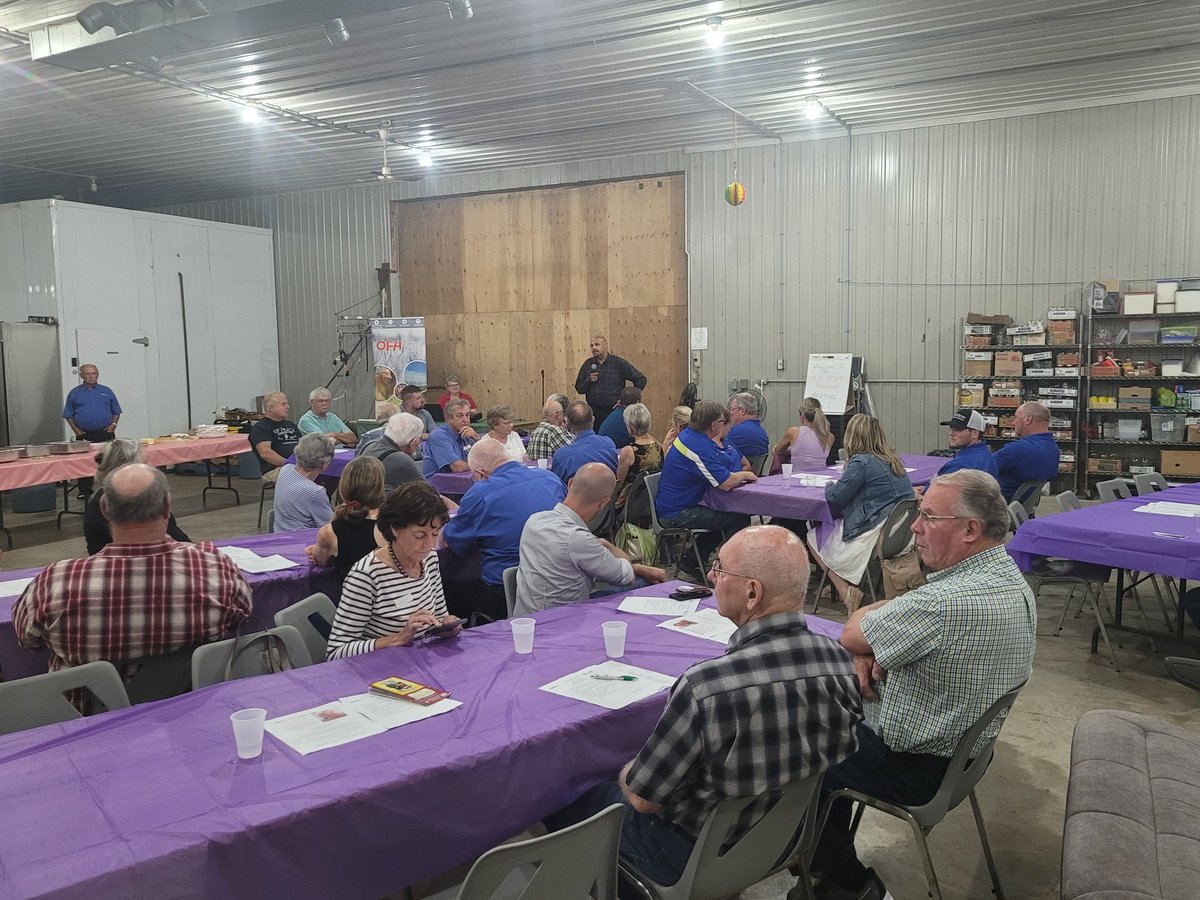 Cathy_Lennon's tweet image. Shoutout to the @KentFederation team for hosting a 5 🌟 regional meeting last night. A beautiful meal provided by Roesch Meats, an intro to new CAO of #ckont M. Durbin &amp;amp; a fulsome report of @OntarioFarms activities by @VerstraeteCarol &amp;amp; Louis Roesch. Thx for the warm hospitality!