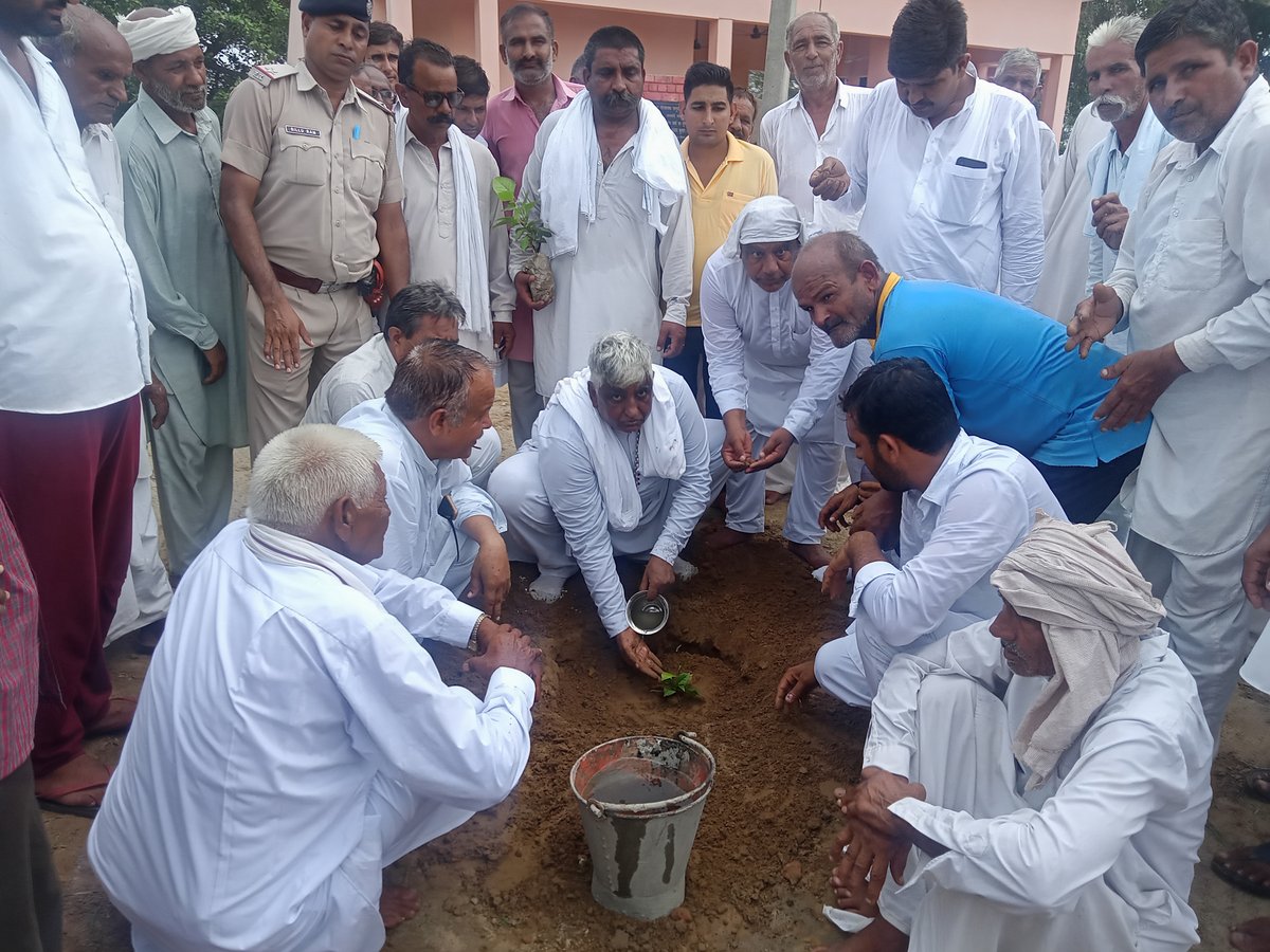 समरसता अभियान पैदल पर्यावरण कावड़ यात्रा के 5वें दिन राज्य सूचना आयुक्त जय सिंह बिश्रोई कावड़ यात्रा लेकर शिव मंदिर खरताना पुल से चलकर अपने गांव काजलहेड़ी पहुंचे।