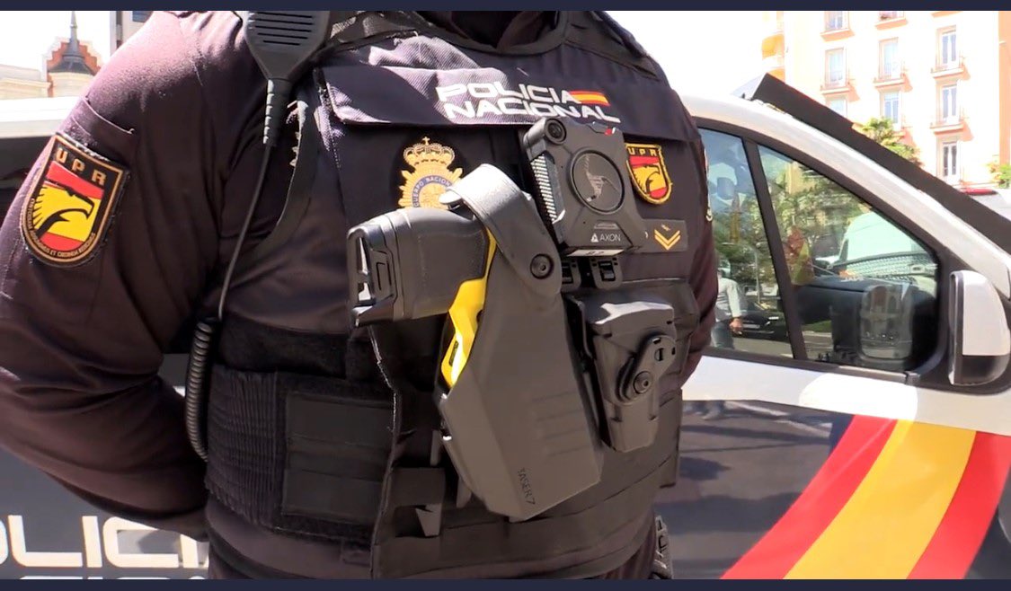 derechoenp's tweet photo. 📰 NOTICIA 📡 

➡️ La Dirección General de la Policía comenzará a aplicar el Protocolo de los Dispositivos de grabación unipersonal (DGU) a partir del día 8 de agosto de 2022. https://t.co/omAnb3arWu