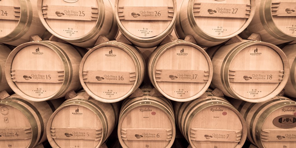 Cada año elaboramos un vino exclusivo para nuestros socios del Club de Barricas: Finca Valpiedra Club, nace de las variedades Tempranillo, Graciano y Maturana. ¿Te gustaría ser miembro de nuestro Club? Infórmate.
#Clubdebarricas