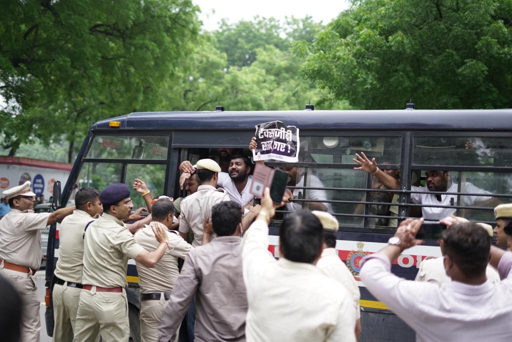 IYC's tweet photo. Enough of the BJP's bullying, We are not scared. Members of the IYC were detained for exercising their democratic right to protest. Does BJP fear the truth? 

#महंगाई_पर_हल्ला_बोल https://t.co/jqx56AKMDY