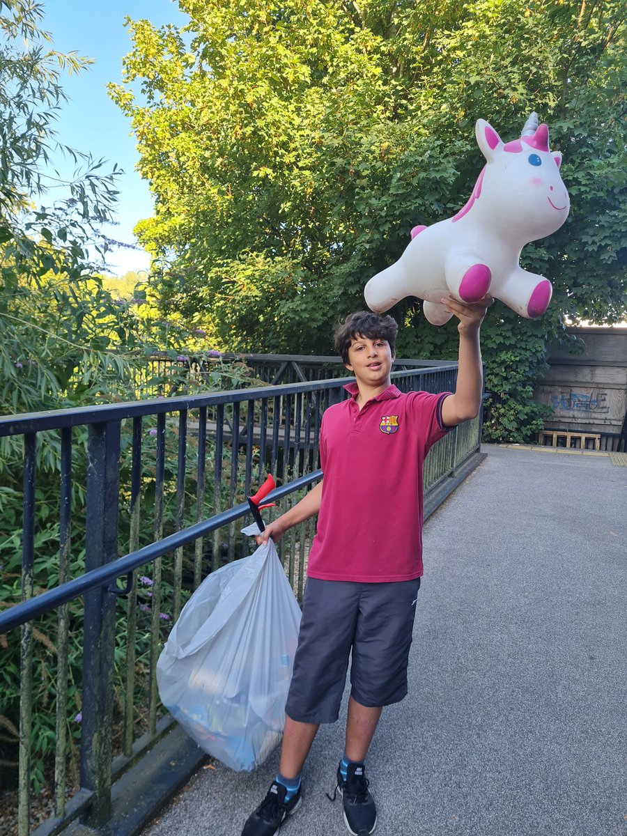 LKickers's tweet photo. Deja-vu start to the day here, with a heavily littered roundabout and masses of blackberries. BUT... we can honestly say we've never found a unicorn on our travels before!! #LitterPickingGoals #Unicorn #blackberries https://t.co/PGXJs6VQGj