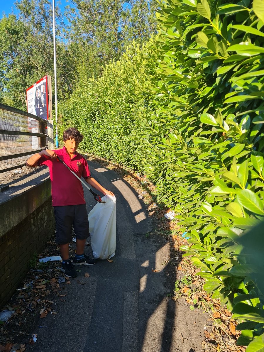 LKickers's tweet photo. Deja-vu start to the day here, with a heavily littered roundabout and masses of blackberries. BUT... we can honestly say we've never found a unicorn on our travels before!! #LitterPickingGoals #Unicorn #blackberries https://t.co/PGXJs6VQGj