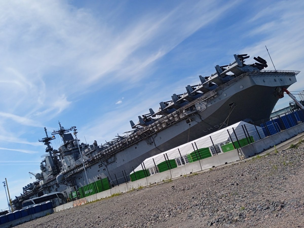 RT @SgtBlitz_fi: The USS Kearsarge (LHD-3) in Helsinki, Finland https://t.co/zx8SdTUQ27
