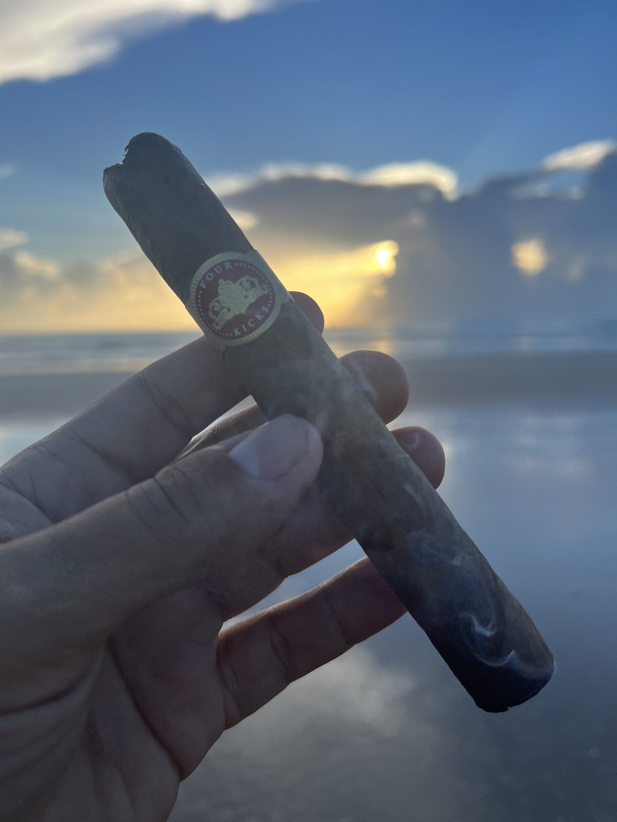 AnthonyErekat's tweet photo. #NowSmoking @TheCrownedHeads #FourKicksFriday “It doesn't matter how much money you make in your lifetime—you can't take it with you when you go.” #MentalHealthMatters #BeKind #BeMindful https://t.co/btbAdEcFLh