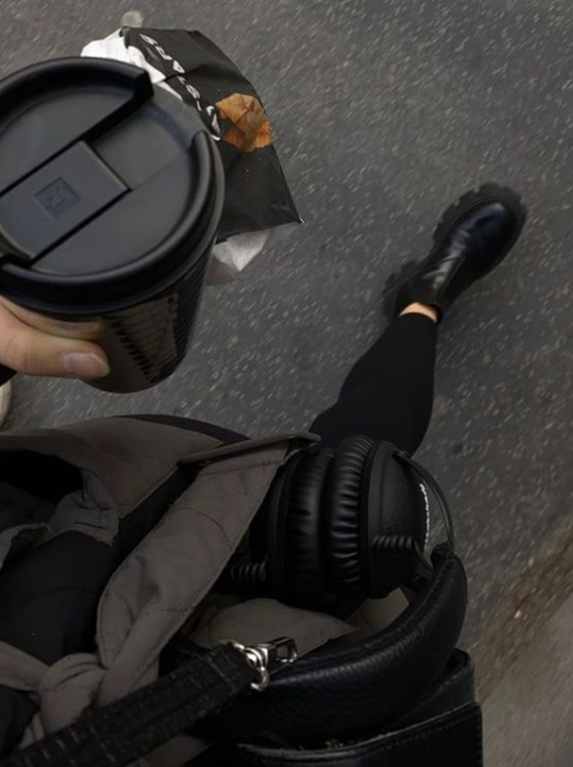 Buenos días. Al trabajo.