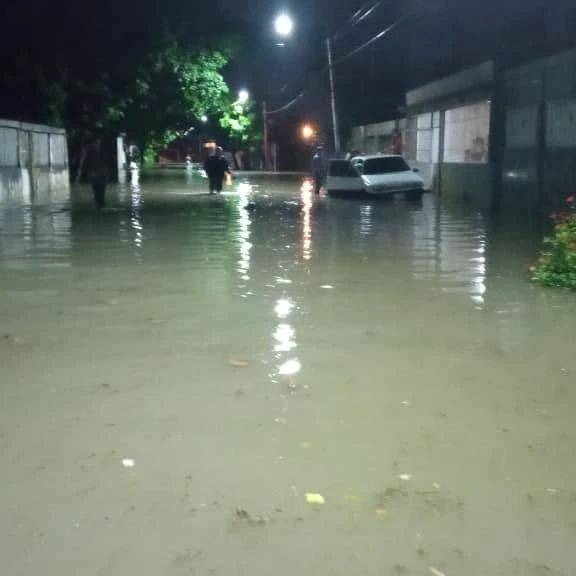 VPITV's tweet photo. #AHORA | Inundaciones, pérdida de enseres y una ambulancia accidentada como consecuencia de las fuertes lluvias en el estado #Carabobo, específicamente en "las agüitas", municipio Los Guayos. #5Ago

Sintoniza nuestra señal #EnVivo https://t.co/JFO5A2TH1D https://t.co/YgPD60816h
