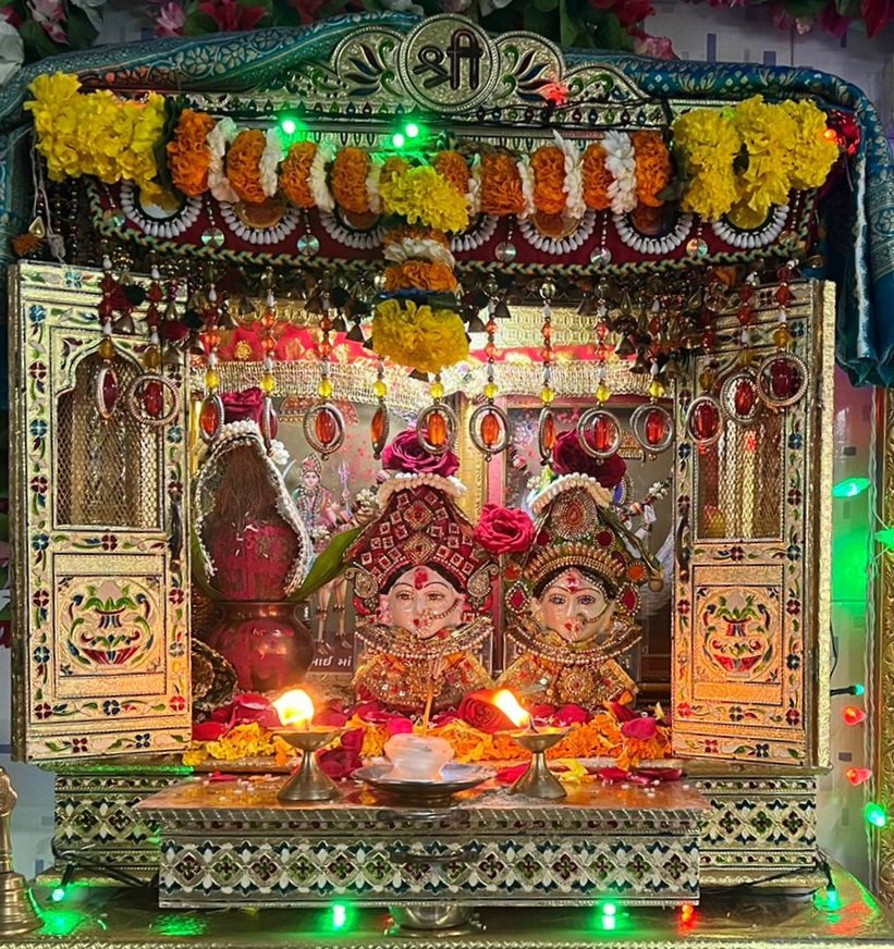 chheda_pravin's tweet photo. Taking Darshan and blessings of #DashaMaa ( #दशामाँ) at our Yuva Morcha Karyakarta #bjym #VanshPatel's Home at Maharastra Nagar, Ghatkopar (East)
#pravinchheda #Ghatkopar #DashaMaa #Navratri https://t.co/8GrCJiUQUB