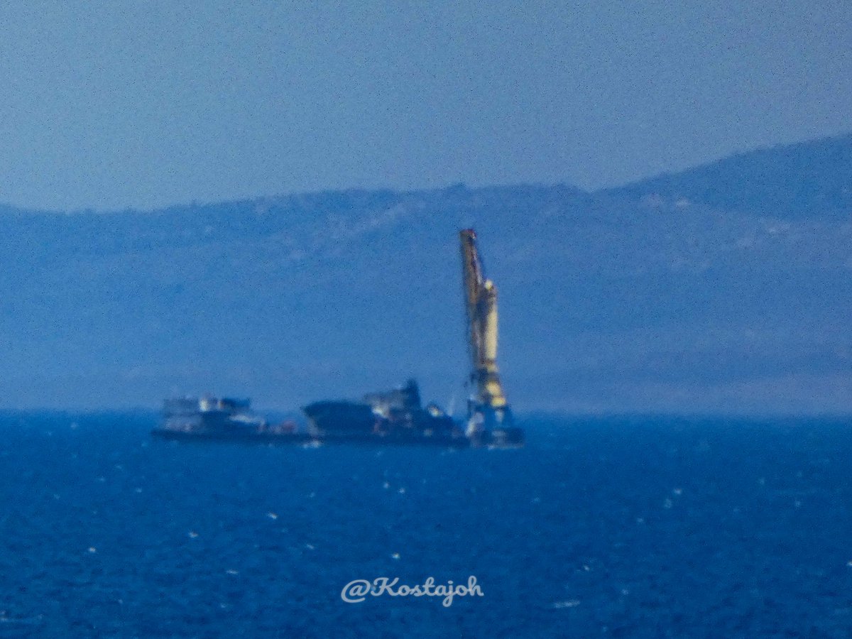 kostajoh's tweet photo. Μεταφορά με συνοδεία της Τουρκικής Ακτοφυλακής.
Στην πλατφόρμα πάνω πιθανόν να βρίσκεται το κατεστραμμένο Kaan που έπεσε πάνω στα βράχια.
#hcoastguard https://t.co/9ESZ54FRal