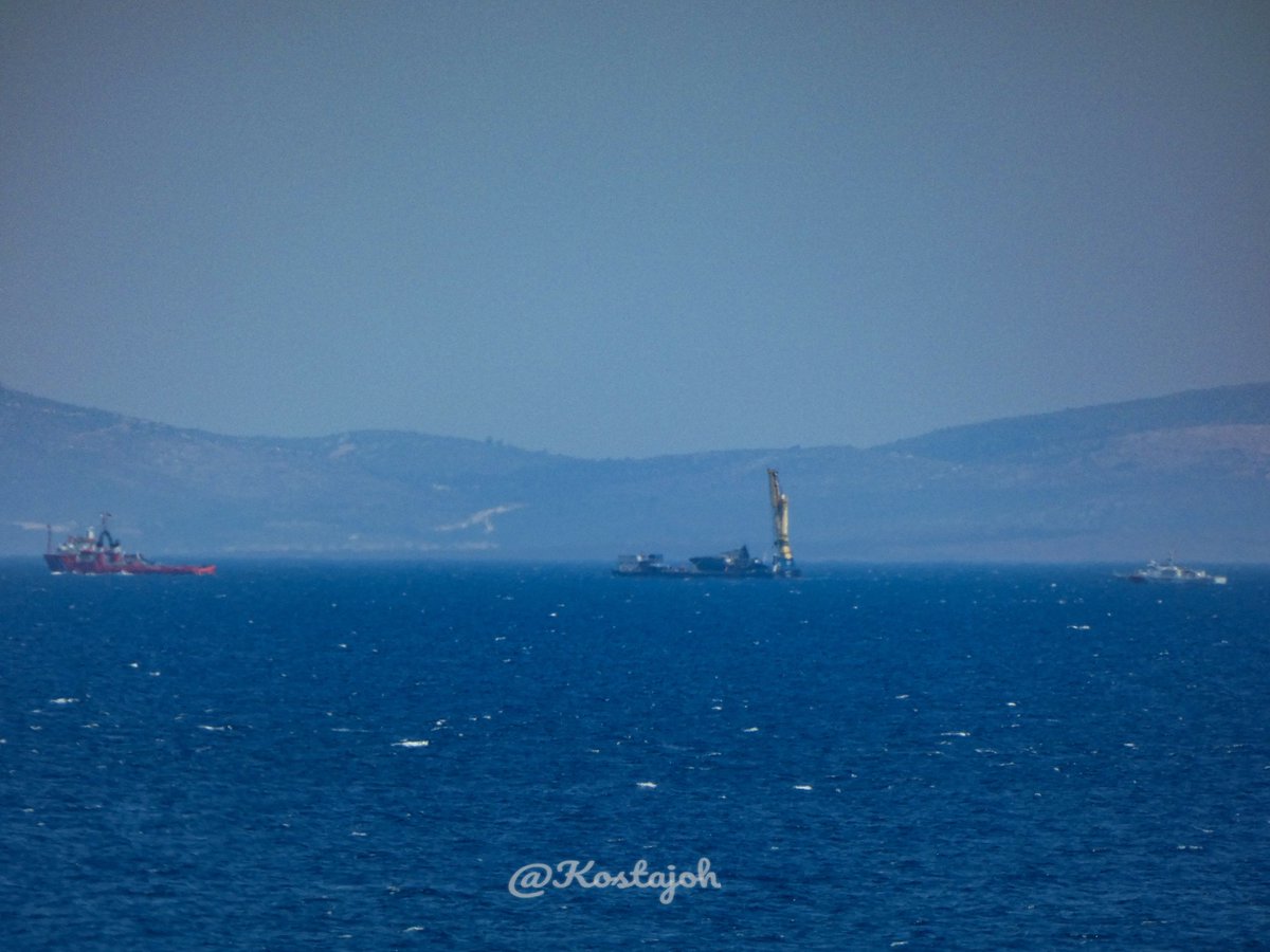 kostajoh's tweet photo. Μεταφορά με συνοδεία της Τουρκικής Ακτοφυλακής.
Στην πλατφόρμα πάνω πιθανόν να βρίσκεται το κατεστραμμένο Kaan που έπεσε πάνω στα βράχια.
#hcoastguard https://t.co/9ESZ54FRal