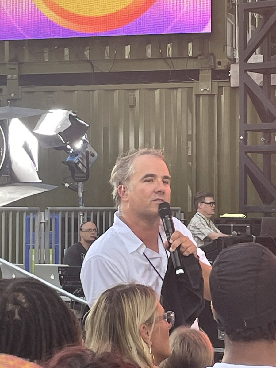 Deb38214988's tweet photo. #hamiltonongma @TomKellyShow HAMILTON ON GMA https://t.co/4eWgl9cslV