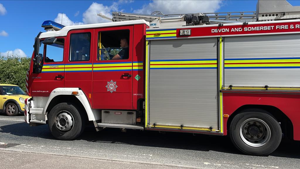 nickolls_andy's tweet photo. Large fire at industrial units nr A358 Cross Keys and road is now closed towards Minehead @TravelSomerset @TauntonsToneFM @SomersetLive @TauntonFS @TauntonHour https://t.co/XzCHE9Jx8q
