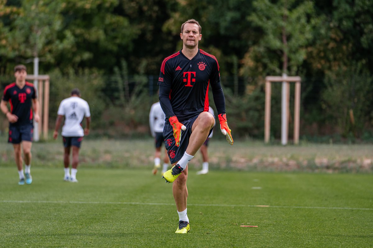FCBayern's tweet photo. Anschwitzen vor #SGEFCB! 🔥 #packmas https://t.co/eQMQ512rGu