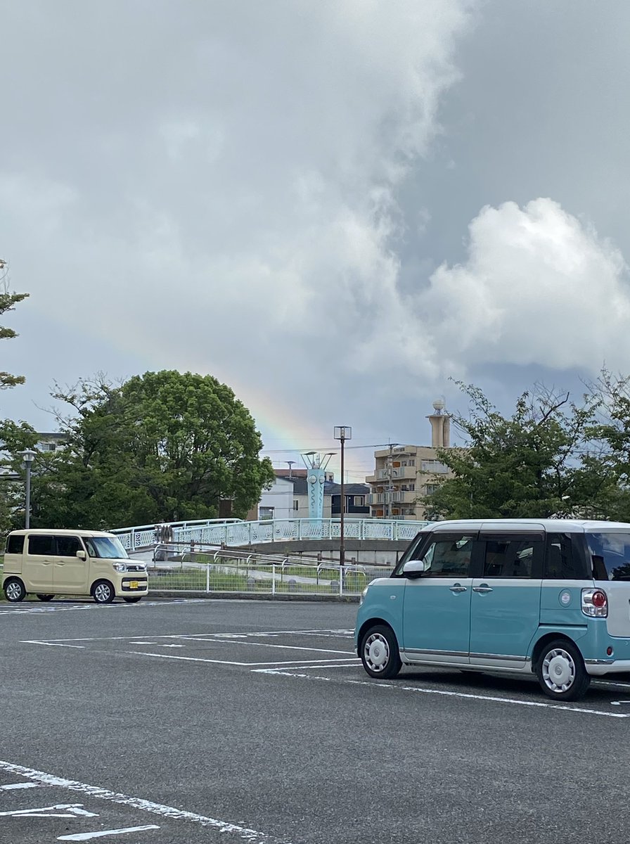 ochama_'s tweet photo. 今朝、虹を見た時きみが来ている気がしたんだ。
迎えに来てくれていたんだね。

きみのことがだいすきだったから。
きっと喜んでいるね。

ありがとう。
だいすき。
ありがとう。 https://t.co/CL4x1xMXuG