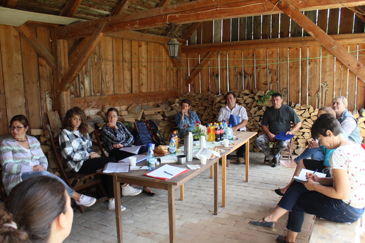 WWF_Romania's tweet photo. Un pod care unește trecutul și prezentul, satul Mălâncrav din județul Sibiu este demn de mândria locuitorilor săi. 🤝💚Află cum îi sprijinim pentru a avea un viitor mai verde: 👉https://t.co/rPhqXuMZGq #PACT2020 #haide #ActiveCitizensFund #activecitizens #EEANorwayGrants https://t.co/Z09OLFJcTo