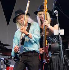 <a href="/KimandL/">KimandLee</a> #ItMakesMeHappy Is at Number 24 in this week’s #Powerplay #Top30 Singles #Airplay #Chart on 365Radio.co 


Every Friday from 2 -4pm 
#Radio #JustTheWayYouLikeIt
#Rock #Top40 #Pop #Radio #Chart
#AllHitsRadio
#PowerplayTop30