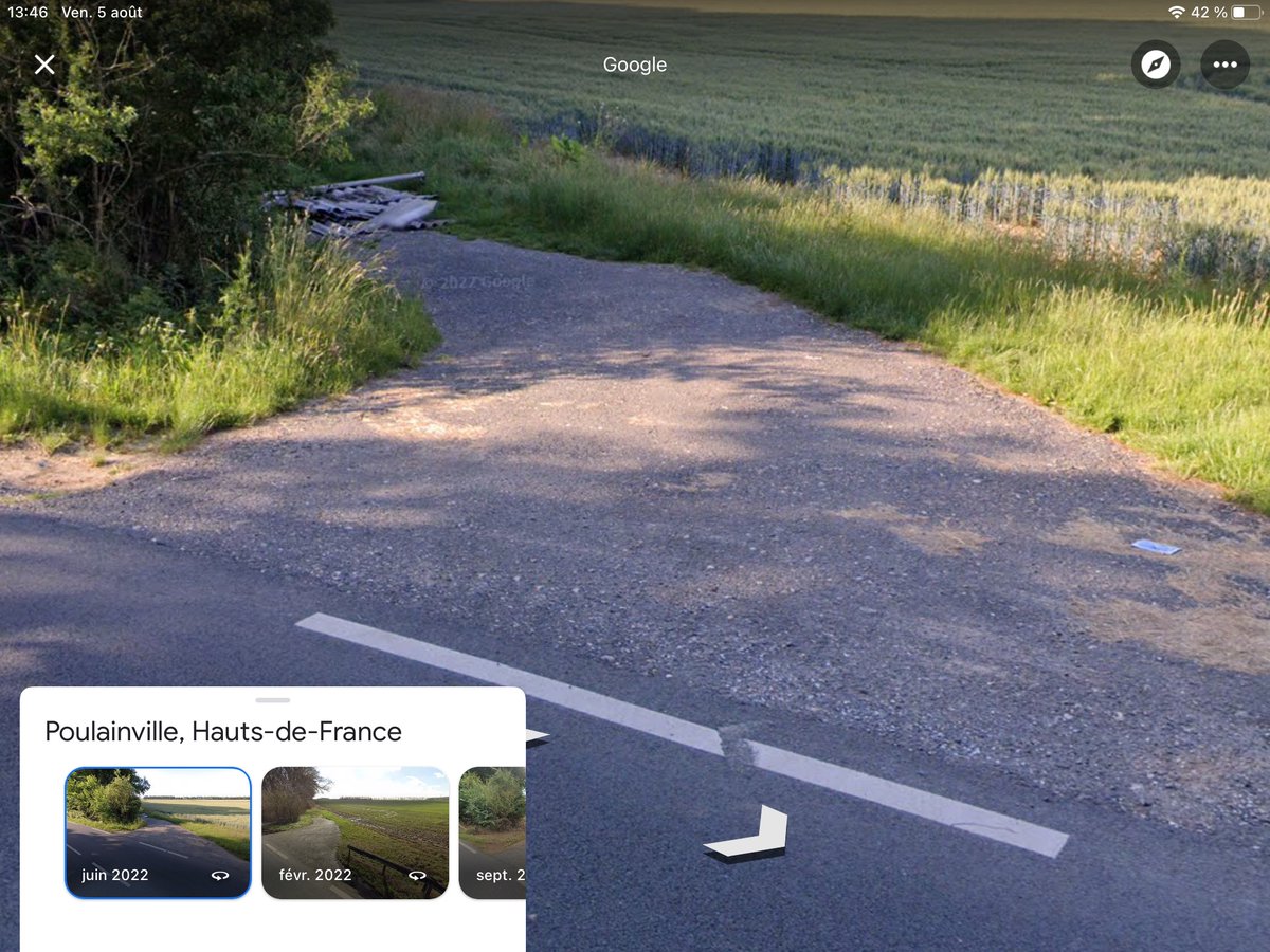 b_zenti's tweet photo. Des plaques de fibrociment avec de l’amiante ont été repérées hier à Poulainville sur la route de  Bertangles. Que compte @AmiensMetropole  face à ce danger de sécurité publique? Avec Google Maps j’ai repéré des déchets au même emplacement en juin 2022. #amiante https://t.co/rViyXpmVdb