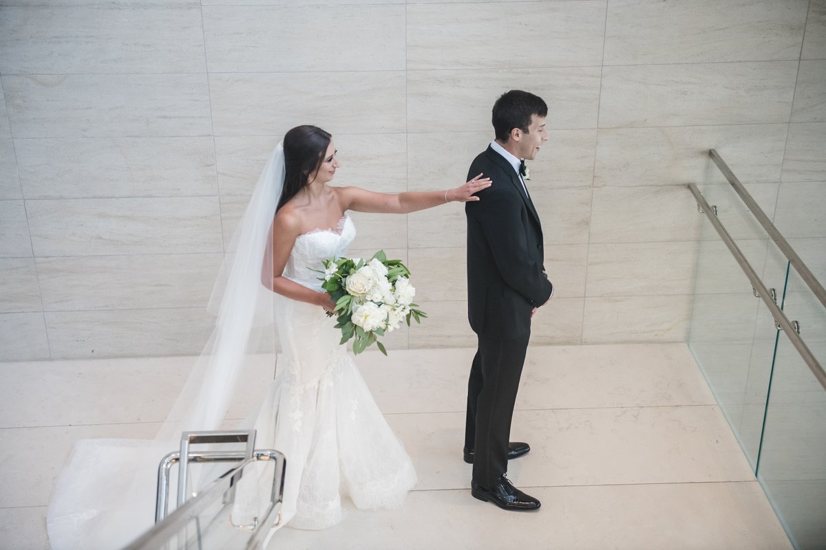 RuthSpirer's tweet photo. The First Look can be so dramatic, romantic and humbling. I love this series captured by Amy Herfurth Photography. 

#eventsbyruth #ruthspirer #Dallasjewishweddings #DallasJewishweddingplanner #RennissanceHotelDallas #LizzieBeesFlowerShoppe #JonesBeauty #AmyHerfurthphotoghrphy https://t.co/y1IwRr0eSy