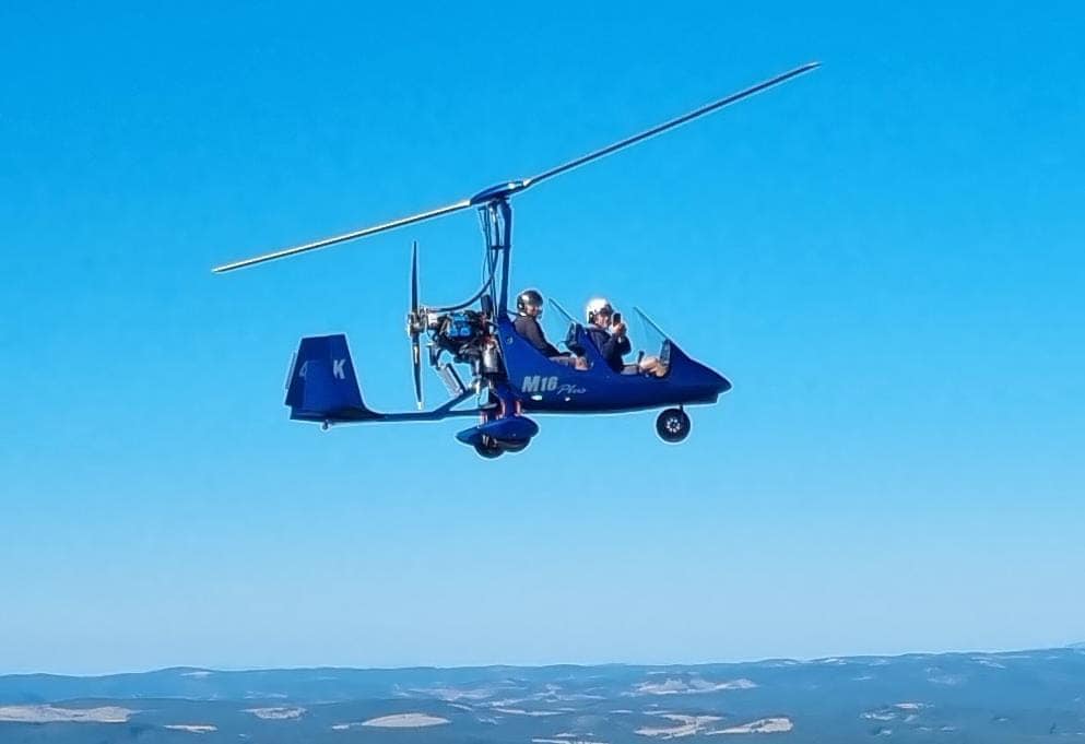 MagniGyrosrl's tweet photo. Au dessus de #Mende en vol patrouille sur #M16PLUS avec l Armée de Terre.
Venez vous aussi admirer les magnifiques paysages de Lozère chez Ulm ULM Lozère !
Enjoy your #Gyro! https://t.co/n3u9ciLNgf