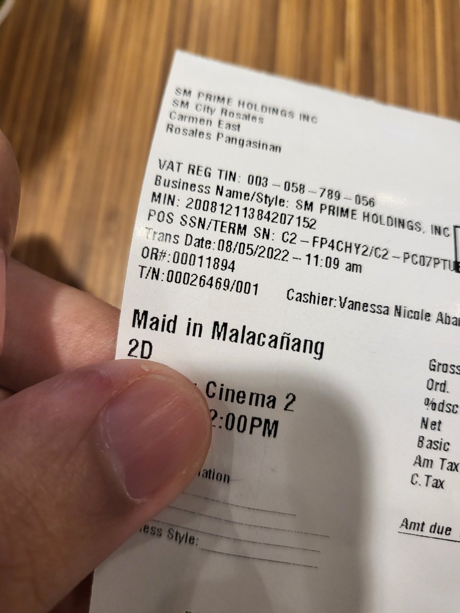 RaphOcehcap's tweet photo. Pinipigilan ko lumuha kasi naka contact lense🥲 Talino ng pelikula. Watch niyo muna bago review haha  #MiMNowShowning #MAIDinMALACANANG #vincentiments https://t.co/J08HNX3blZ