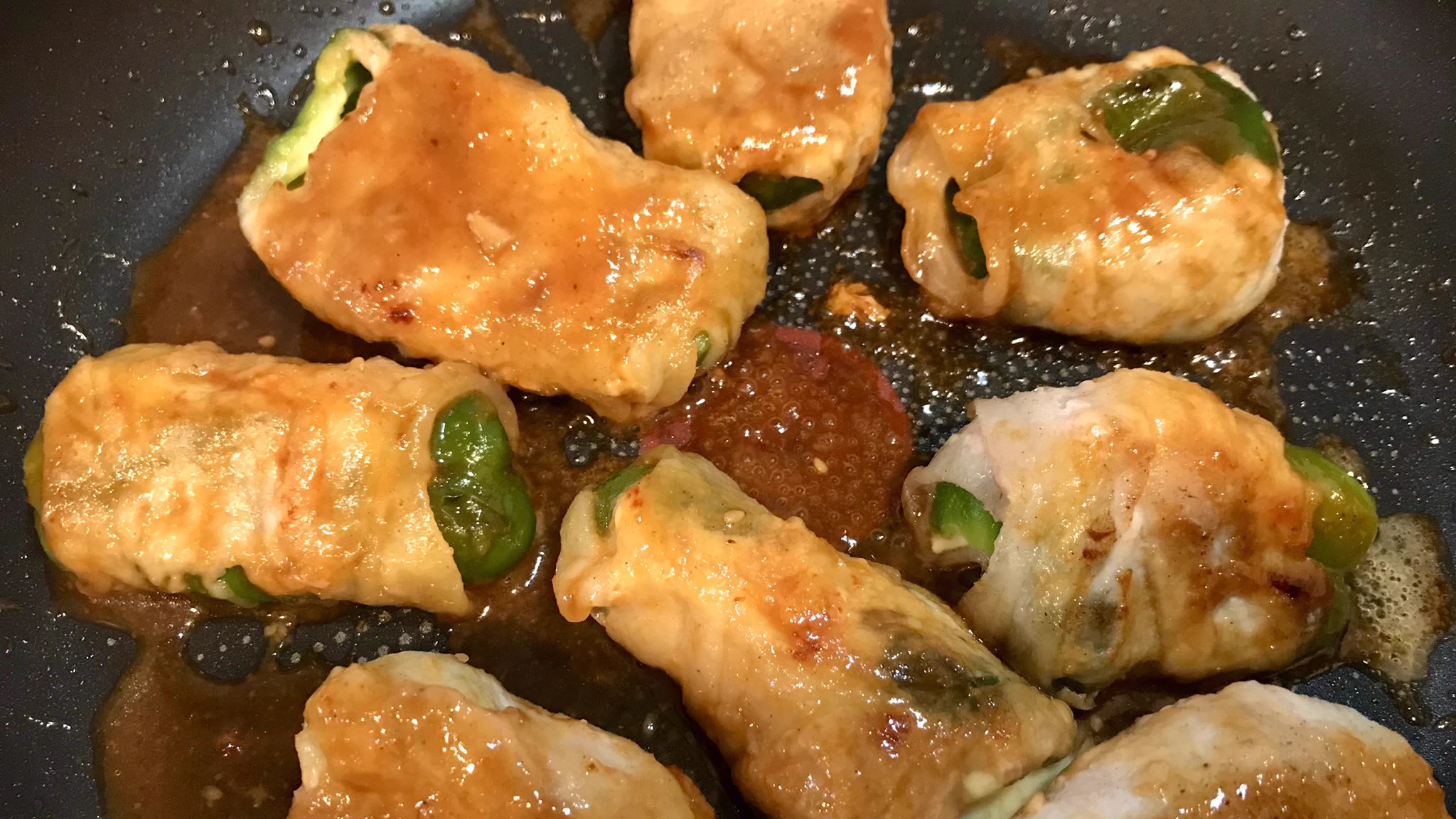 ピーマンを美味しく食べる最強レシピ！チーズINして肉を巻く！？