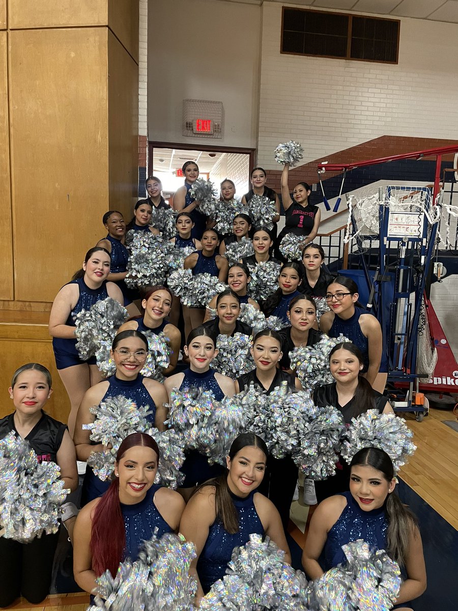 rhsrangerettes's tweet photo. Some pics from this mornings ✨Midway Madness Pep Rally✨
Congrats to our SENIORRRRS for winning the spirit stick ! @MaribelMguillen #riverside4ever #gamedaycrew 🧡💙 https://t.co/FKm0nvKjXl