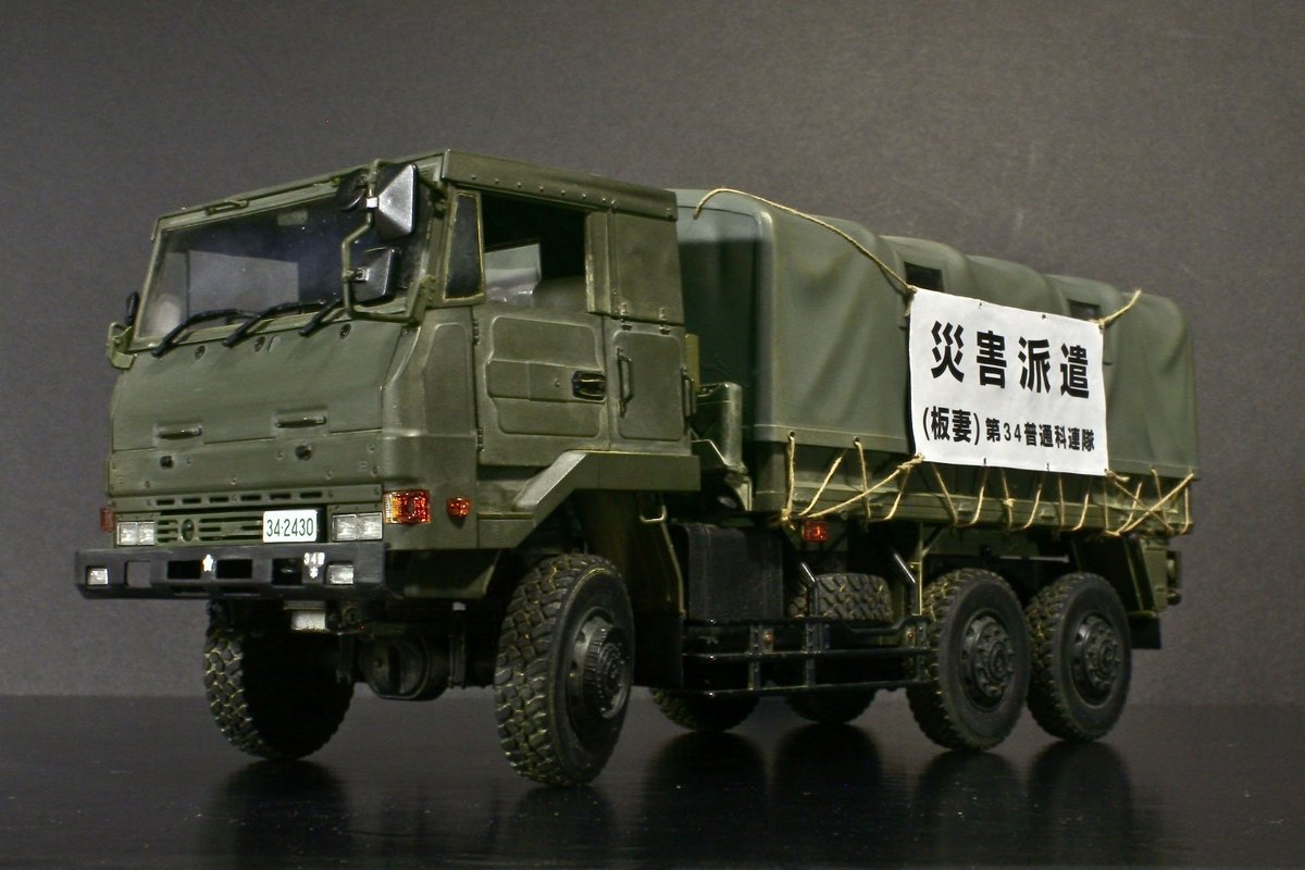 nattchan12's tweet photo. アオシマの陸上自衛隊3トン半完成いたしました。今ドラマで陸自やってるので良く映ってますな(笑)このデカールは本当に嬉しい。アオシマさん、ありがとう!#アオシマ #いすゞ #SKW477 #陸上自衛隊 https://t.co/16Htm1ikNR