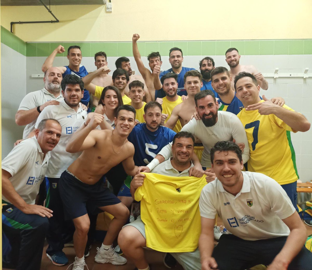 🏆 2ªB - Playoff de ascenso a 2ª 🇪🇦

🗞️ El <a href="/CDEElValle/">C.D.E. El Valle</a> 💙 ha conseguido el ASCENSO ⬆️ a 2ª División 🇪🇦 tras la renuncia de <a href="/ImperialClubDe1/">IMPERIAL MURCIA FUTSAL</a>. ¡Enhorabuena! 👏🏻

➡️#Pedro, <a href="/RoberMonroy/">Roberto Monroy</a>, <a href="/Carlitos_valen/">Carlos Valenzuela</a>, <a href="/Alex_Serrejon/">Alex Serrejón</a>, <a href="/markitosfdez13/">Marcos Fernández</a>, #Benito, #Represa, #DeLaPuente y etiquetados ↙️