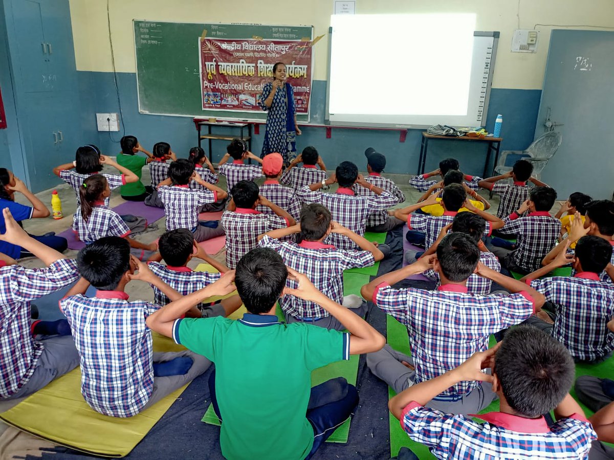 KVSITAPUR's tweet image. Pre-Vocational Education Programme (PVEP)- for Classes VI to VIII
(Day -1)
Students learned about
#nursing
#artandcraft
#webpagedevelopment
#music
#yoga
#workexperience
under NEP-2020
#PVEP
#NEP2020
#BaglessDay
@EduMinOfIndia
@KVS_HQ
@DeputyKvs
@cbseindia29