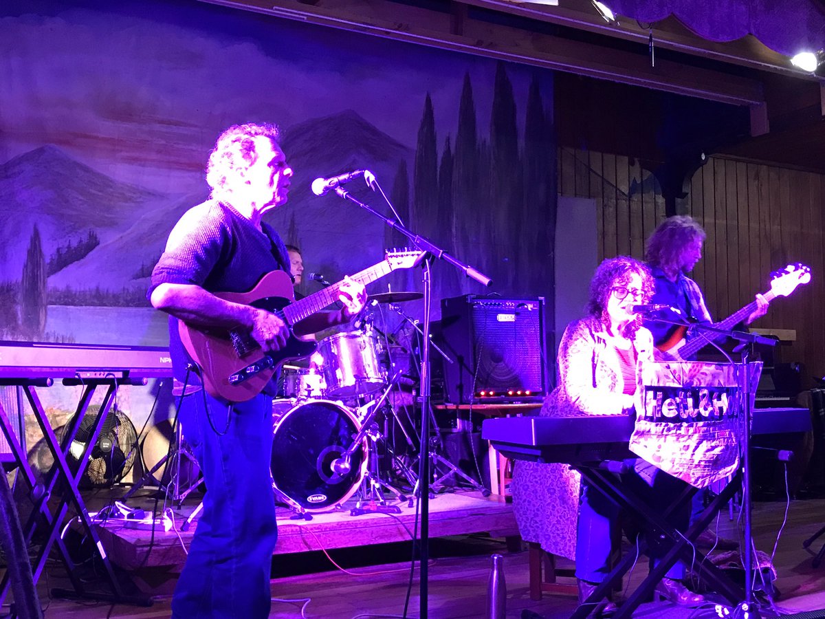 InLoveWithAView's tweet photo. Headliner pull out at 7pm - gig promoter, #TheWhanganuiMusiciansClub gets on phone and gets #WhanganuiLegend Heti Hope to throw it together alongside support from the usual #OpenMikeNight- on stage at 10pm with some quality alt-folk.This is why I live in the coolest city in NZ ❤️ https://t.co/7o1y4pV1lx