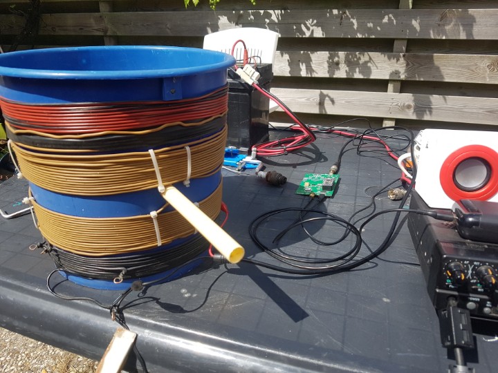 P_Knol's tweet image. QRV #WSPR 250mW on 630m band, 475 KHz with T antenna. 20m horizontal and 6m vertical wire from Zachtek LP1 TX. #Variometer coil for tuning.