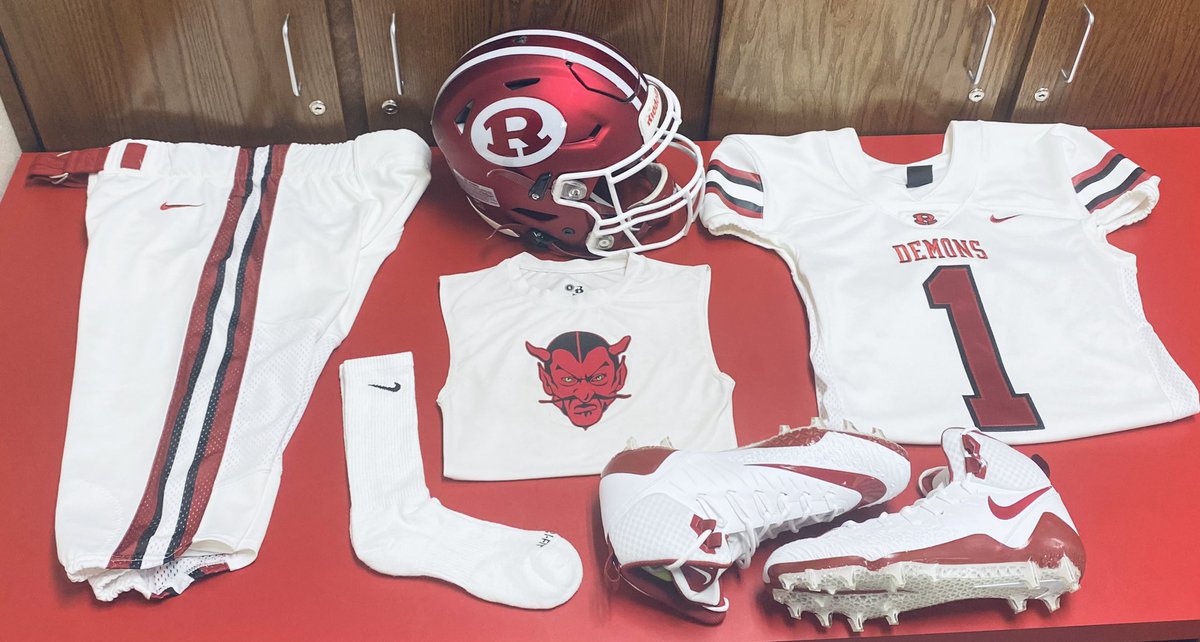 WRHSEQUIPMENT's tweet photo. FOOTBALL SEASON IS FINALLY HERE!!! GOING ALL WHITE FOR THE SCRIMMAGE GAME TONIGHT AGAINST VETERANS #ROBINSFOOTBALL #NIKE #THREEPEAT #DMGB https://t.co/Jrd3vR4OVJ