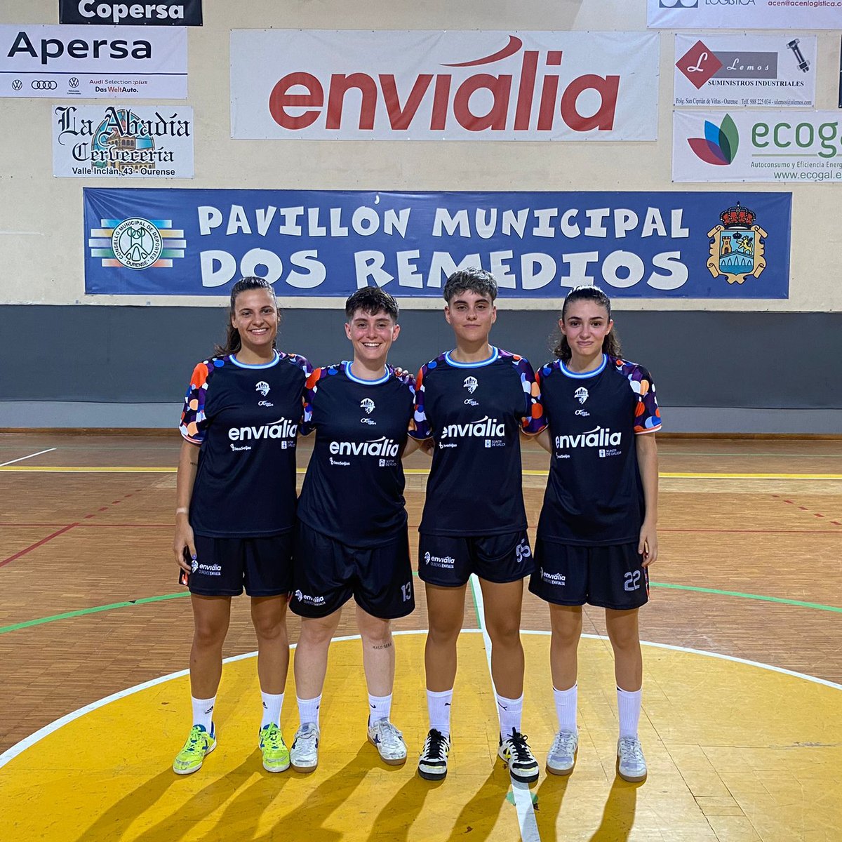 OUontimeFSF's tweet photo. 😃🗞️ NOTICIA // SILENCIO!!! SE JUEGA!!

Ahi están ya! Todxs juntxs y a trabajar. Nuestras novedades en cuerpo técnico, jugadoras y nuestras chicas salidas de la base, todxs con el mismo objetivo.

🧡🚀 #imosOlio
#ourense #ourensEnvialia #aforzadolobo #onosovalor #libresParaSer https://t.co/3dqStx8gGA