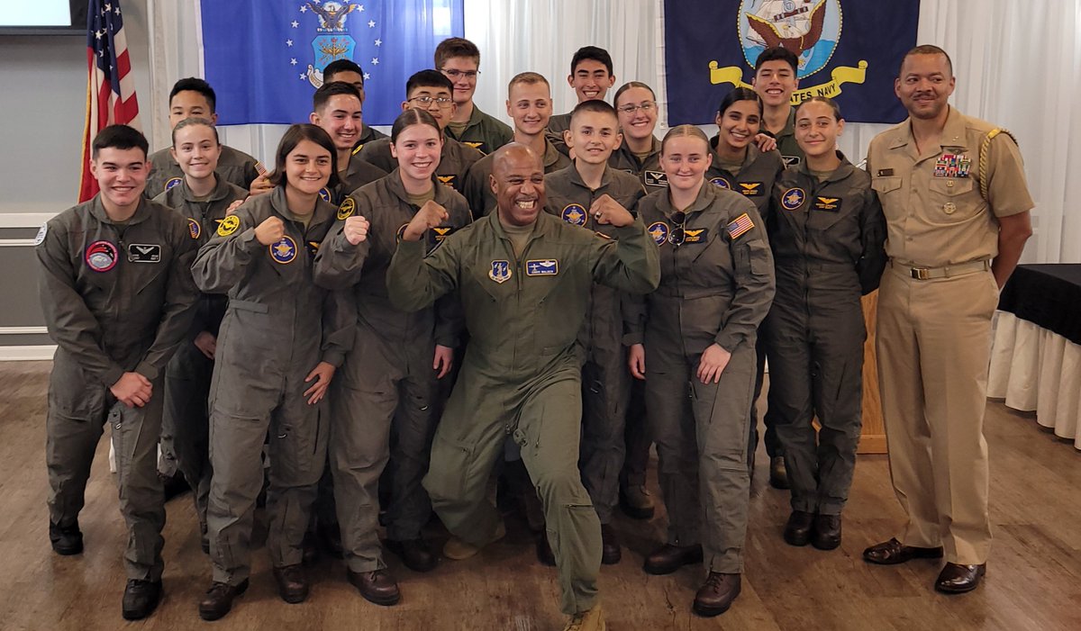 KennChildress's tweet photo. I along with 16 other Cadets from MCJROTC, AFJROTC, and NJROTC made it across the finish line and officially became #PrivatePilots . It was an amazing 8 weeks together. So proud to be apart of this group. @DelStateUniv #aviation #womeninaviation 🛩 https://t.co/PD4y2kZAj3