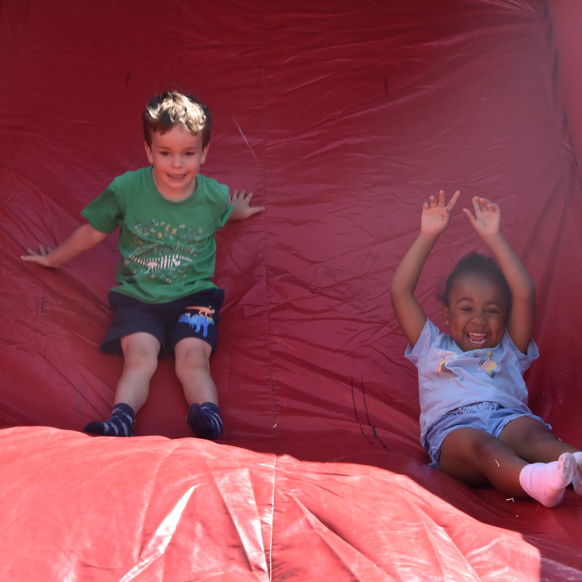 manorprep's tweet photo. We've had inflatables at Manor Fun today, the children (and grown ups) have had great fun!
#ManorPrep #ManorFUn #Summer #SummerHolidays #HolidayClub #Summer #Inflatables #BouncyCastle #HelterSkelter https://t.co/zuTw5Qz7EO