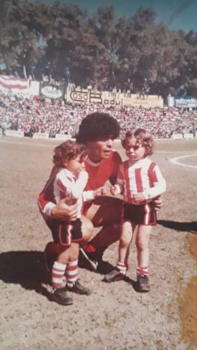 Ger46Adaro's tweet photo. @acsmmza Campeonato Nacional 1980. 
ACSM vs AAAJ. Resultado: empate 1 a 1. 
DAM en el estadio albirrojo. 

Sobre calle Lavalle, en la tribuna de madera al fondo (hoy desmantelada), no cabía un alma... https://t.co/GQ9zRMw3sO