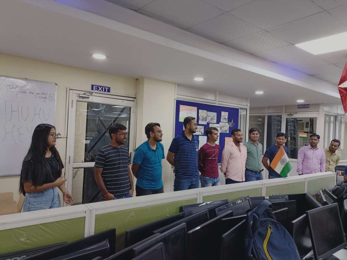SourceSoftSol's tweet image. #Fridays can&apos;t be boring. And to make it fun &amp;amp; frolic we had a #laughterchallenge but with a twist. There was only one rule which was NOT TO LAUGH.
Seems like we got some really serious people in our company.
Congratulations to the winners. 
#SourceSoftSolutions #fridayactivities