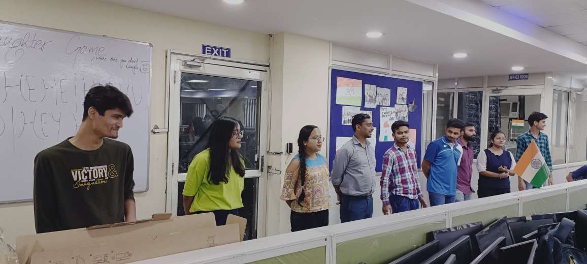 SourceSoftSol's tweet image. #Fridays can&apos;t be boring. And to make it fun &amp;amp; frolic we had a #laughterchallenge but with a twist. There was only one rule which was NOT TO LAUGH.
Seems like we got some really serious people in our company.
Congratulations to the winners. 
#SourceSoftSolutions #fridayactivities