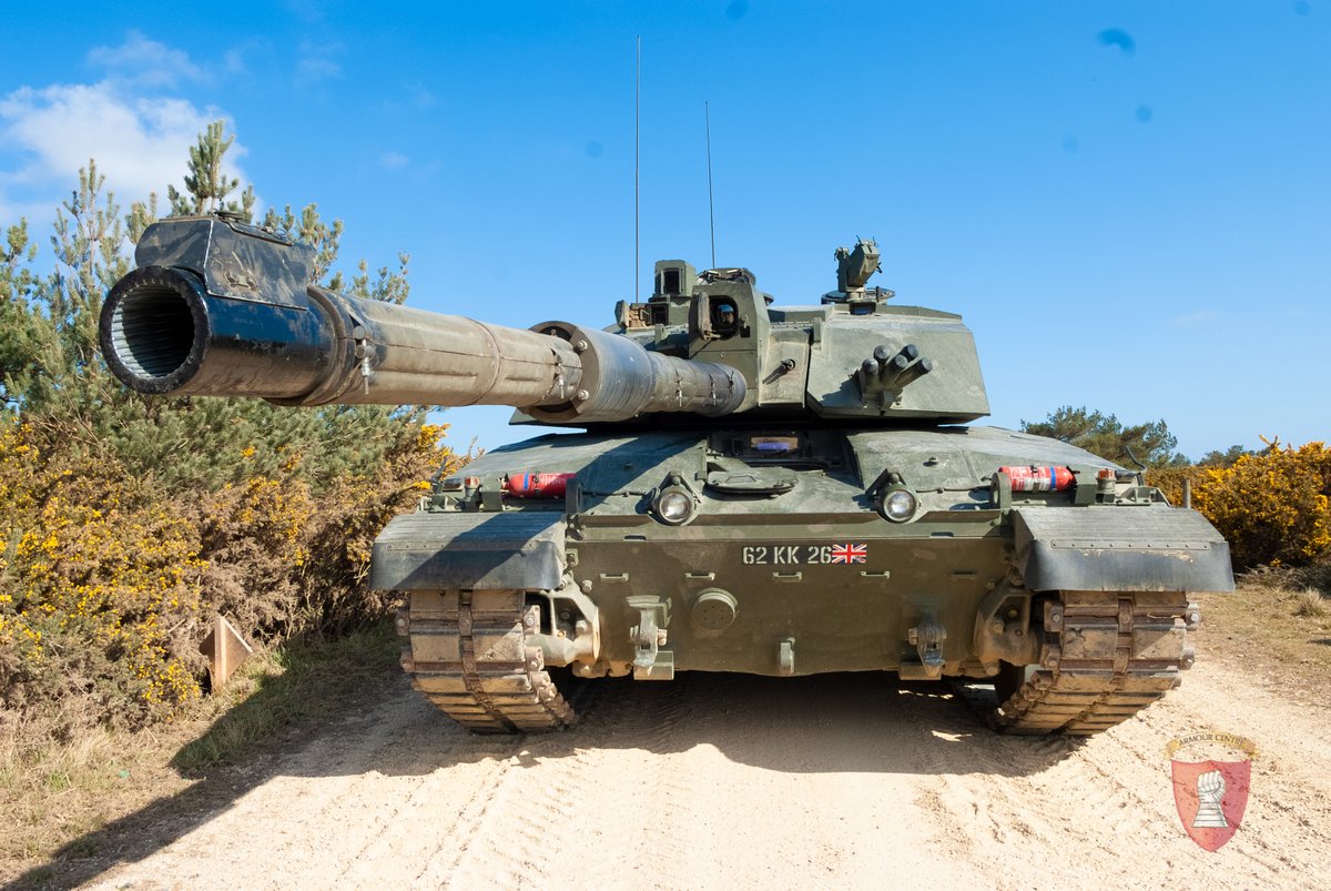 Challenger 2 Main Battle Tank on the ranges for #TankTuesday 
#cr2 #challenger2 #tank #tanks #mainbattletank #armouredfightingvehicle #army #bethebest #training #ranges #lulworth #dorset #shootmovecommunicate