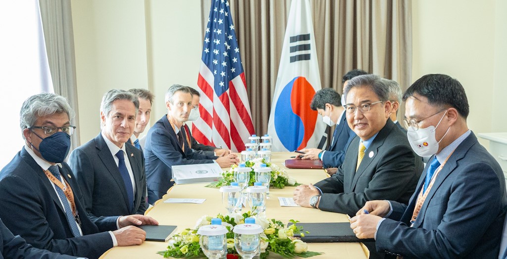 Good meeting with Republic of Korea Foreign Minister Park Jin. I thanked him for the ROK’s partnership on many of the most pressing global challenges and reiterated the importance of our common goal of a denuclearized Korean Peninsula.