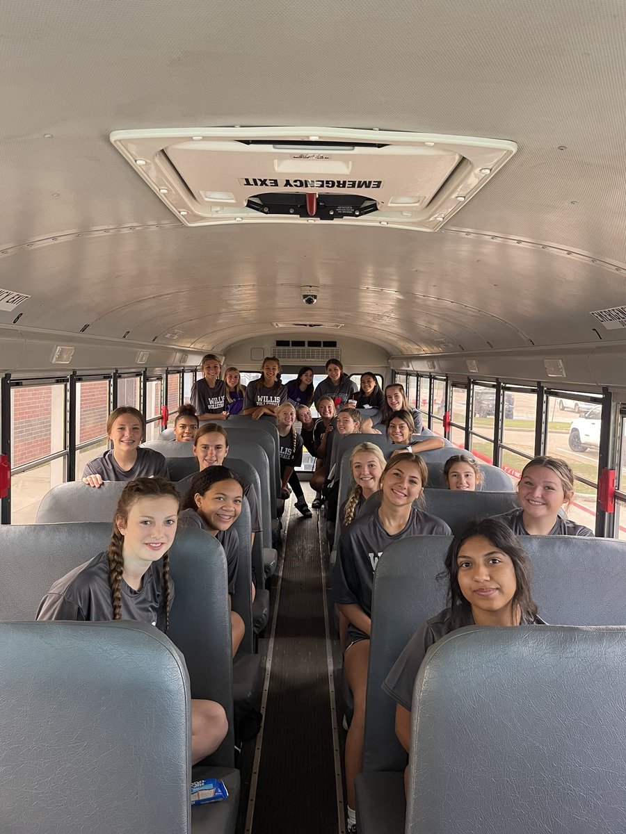 CoachNelson2021's tweet photo. 1st day of games! #wildkats #jv #freshmanA #haveasuperwildkatday https://t.co/RjO2O2rEJO