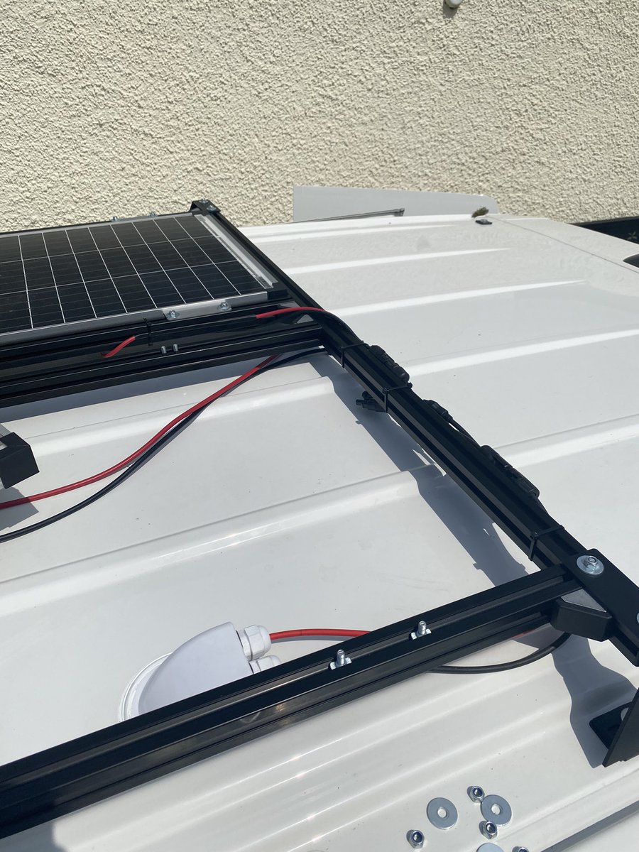 FlashVanBTC's tweet photo. So langsam wird es. Viele Dinge angefangen und vorbereitet. Dämmung und Verlegung der Leitungen und Einbau der Standheizung sowie Dusche sind die größte Herausforderung aktuell. https://t.co/Dt4PixDUCQ