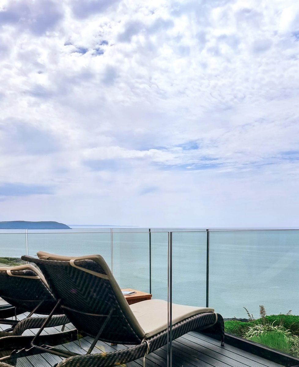 WatersmeetHotel's tweet photo. The two new balconies on the block! Now the guests favorites! #lundysuite #deluxebalcony #lundyview #indulge #balcony #seaview #sea #clifftop #uniquelocation #combesgatebeach https://t.co/nICna6jDM3