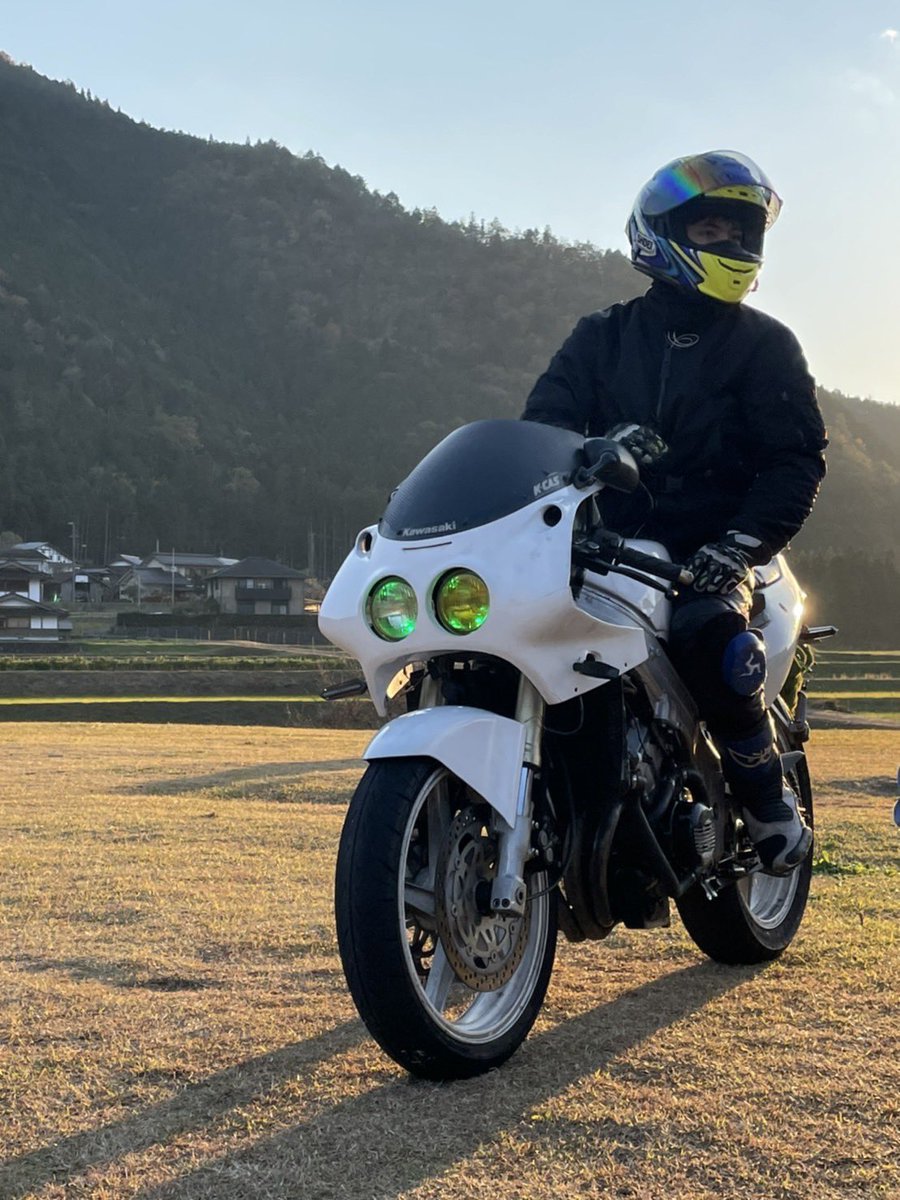 satoki0115ss's tweet photo. 名前：さと吉
性別：男
年齢：04生まれ
住み：京都
身長：177
愛車：nsr250 88、zxr250 .rx7 fd3s
好き、バイク、スポ車、ドリ
嫌い：雨・根性なし・キモイやつ
峠、サーキット、その辺によく出没する変人です
見かけたら話しかけて下さい
#rx7fd3s #走り屋 ＃バイク男子
＃バイク乗りと繋がりたい https://t.co/75AOMvjS2s