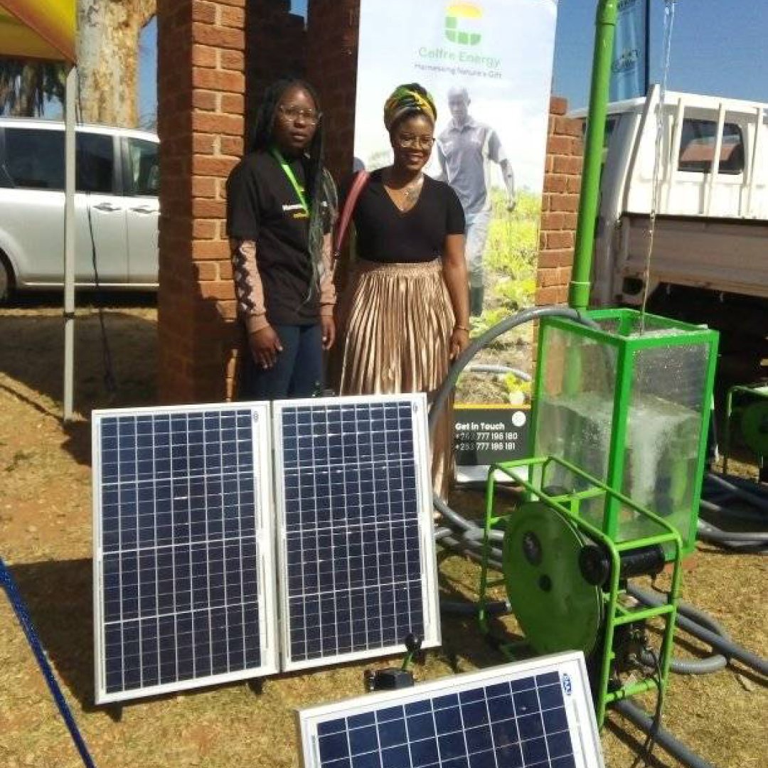 futurepump's tweet photo. #FromTheFieldFriday 🇿🇼 Our distributor @CelfreEnergy are at @ChinhoyiShow until Sat 6th Aug! If you’re in Zimbabwe go along and say hi 👋 and grab amazing deals on the SF2 &amp; SE1 solar water pumps!

#Solar #WaterPumps #WaterPumpSet #cleanenvironment #renewableenergy♻️ #SolarEnergy https://t.co/QnTyqaksoI