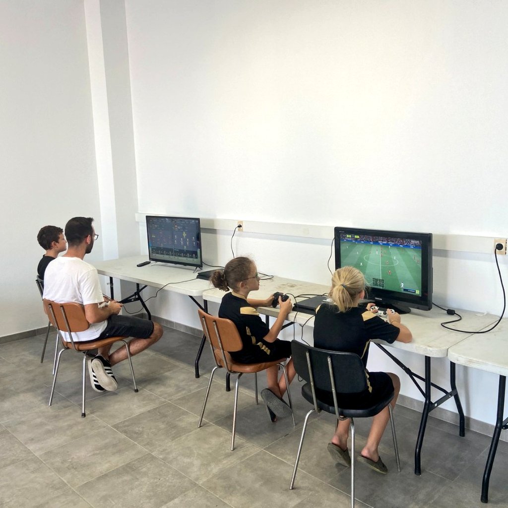 AggloBastia's tweet image. #SCBESPORTS 🔵⚪️
🎮 ​La CAB en partenariat avec la section Esport du @SCBastia
vous propose une séance d&apos;initiation / découverte gratuite durant l&apos;été à la base nautique des Minelli !
📆Le mercredi  10/08
De 9h30 à 11h30 et 14h à 16h
+ d&apos;infos : 04 95 34 34 26